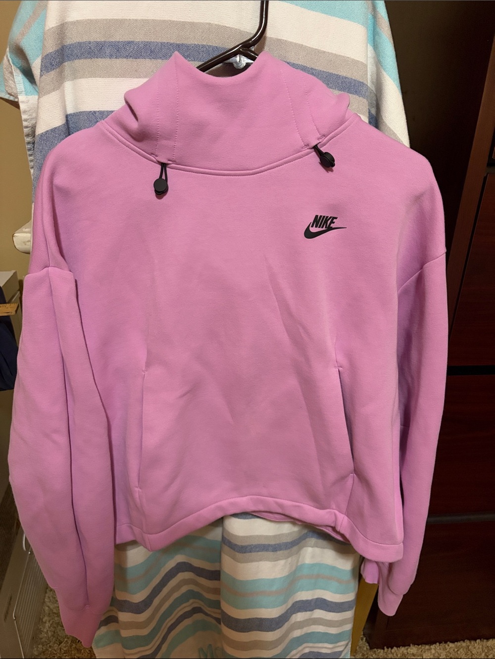 Nike Women’s Beyond  Pink Pullover Turtleneck Sweatshirt Sz M